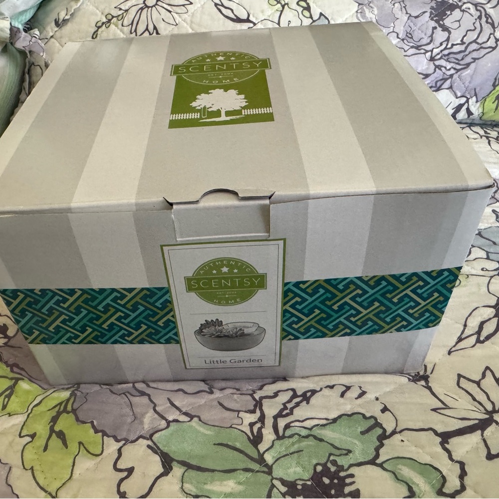 Scentsy Little Garden Cactus Wax warmer Desert Set